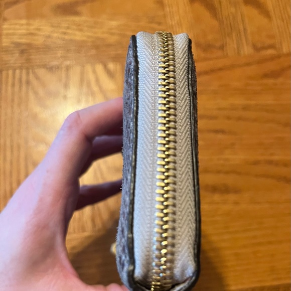 🍁Like New Michael Kors Wallet🌲 - Picture 13 of 16